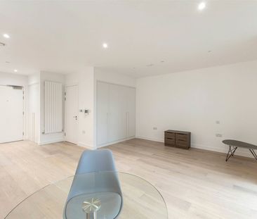 Rendal Way, London, E16 ground floor flat to rent - Photo 6