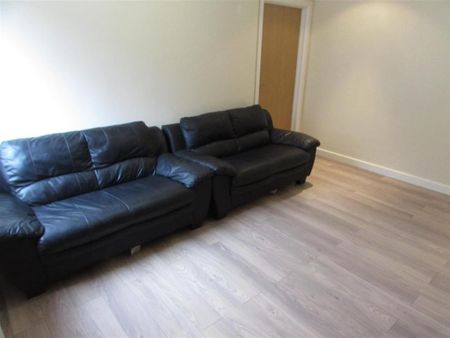 3 bedroom apartment to rent - Photo 2