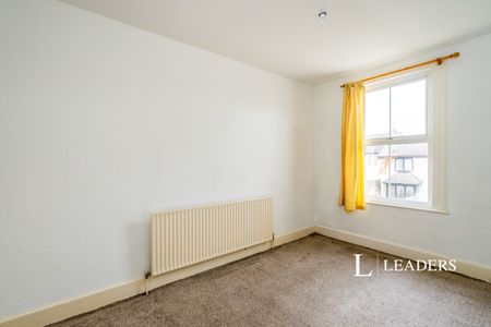 2 bedroom house to rent Wood Street, PO21 - Photo 3