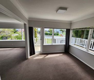 Large 3BR family home + Pool! - Photo 4