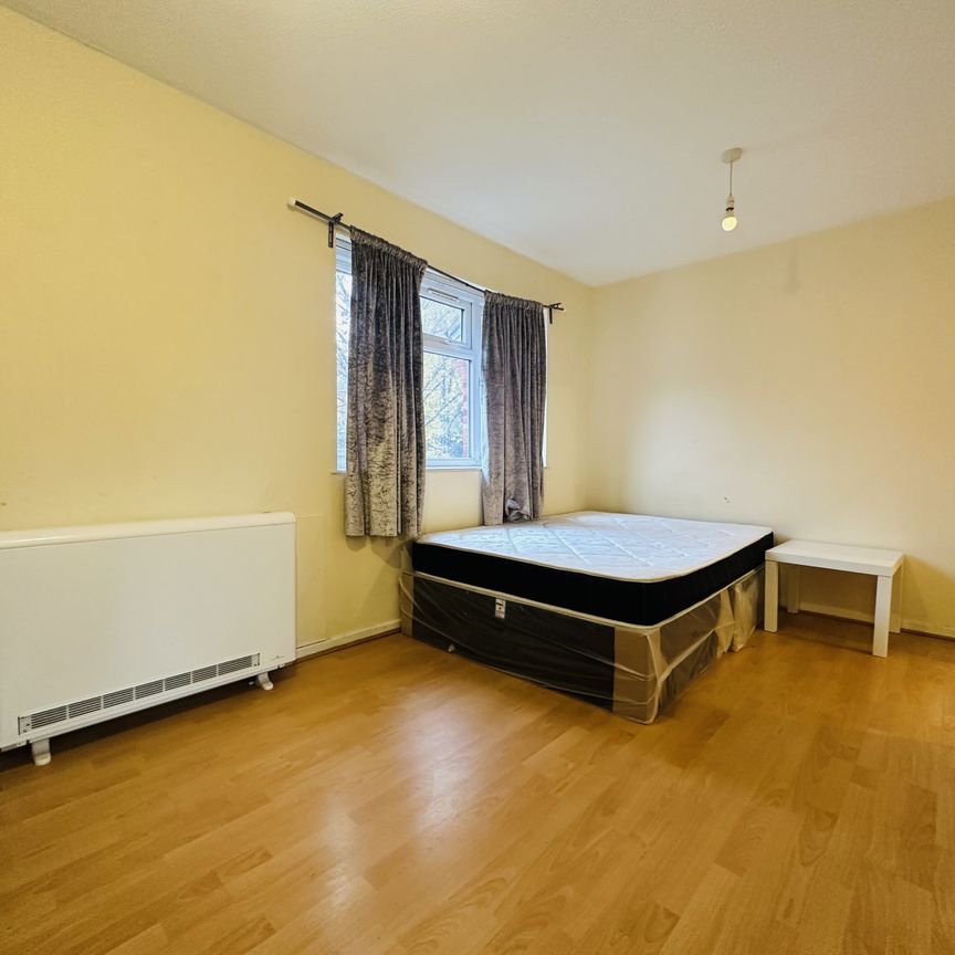 Studio for Rent - Photo 1