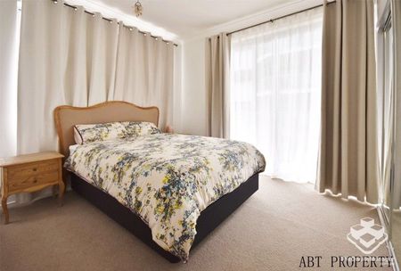 Come Home To Something Special At This Apartment. Unbeatable Location â Walk To Transport, Shops, Park And Bikeway - Photo 4