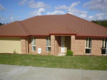 QUALITY 4 BEDROOM HOME IN ALEXANDER RIDGE ESTATE - Photo 5