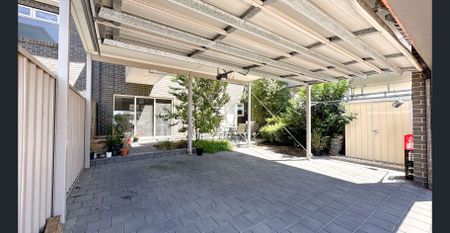 Spacious 4 Bedrooms, low-maintenance, modern living in great quiet location - Photo 3