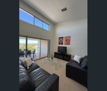 STYLISH FULLY FURNISHED 2 BEDROOM TOP FLOOR APARTMENT WITH OCEAN VIEWS - Photo 1