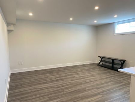 For Lease - 6484 Sam Iorfida Drive, Niagara Falls, Ontario - Photo 2