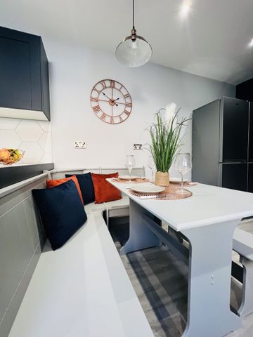 BEDROOM 2 – LARGE DOUBLE ENSUITE - Photo 2