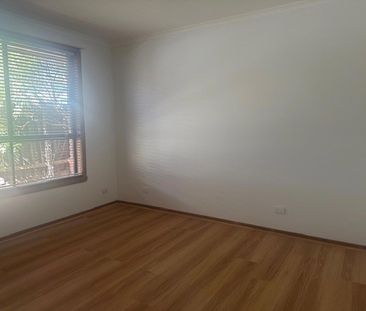 SPACIOUS 4 BEDROOM HOME - Photo 4