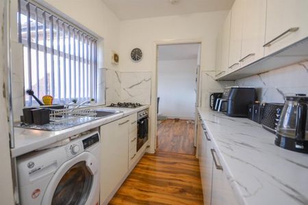 3 bedroom flat to rent - Photo 3