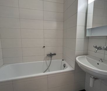 Chaux-de-Fonds, joli 1.5 pièces rénové avec balcon - Photo 3