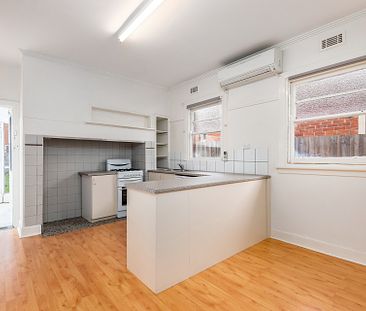 COMFORTABLE LIVING IN OAKLEIGH - Photo 6