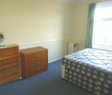 4 bedroom detached house to rent - Photo 2