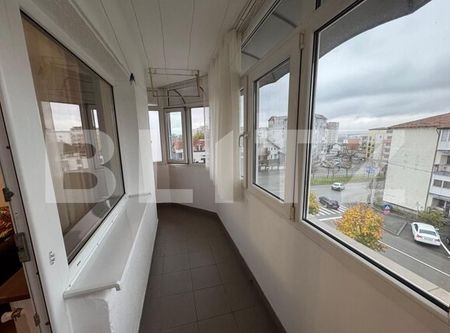 Apartament, 3 camere, 66 mp, zona Craiovita Noua - Photo 2