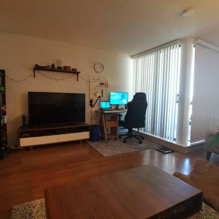 / 451ft2 + 37ft2 - Downtown Furnished Studio with balcony - Photo 4