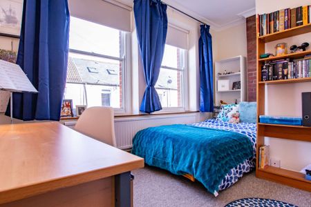 Quirky four bedroom house on Coburn Street - Photo 5