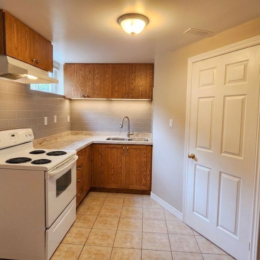 For Lease - 25 Gosling Gardens Unit# #B, Guelph, Ontario - Photo 1
