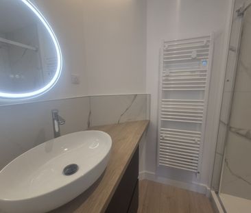 Location Appartement 2 pièces 40m² LILLE 59000 - Photo 2