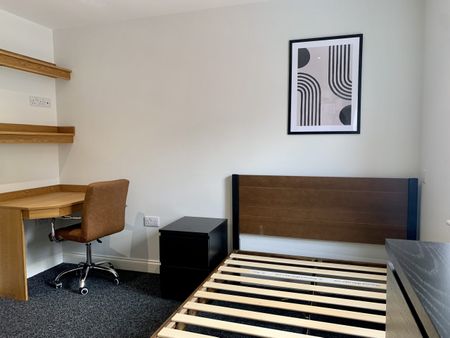 Flat 2, Lord Tennyson House - Photo 4