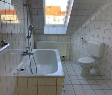 Hübsche Wohnung mit EBK im Dachgeschoss - Heizkosten NICHT in der M... - Photo 5