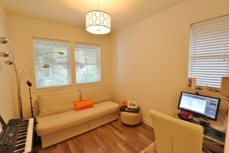 Gorgeous mountain and Water views from this Stunning Britannia Beach home! - Photo 5