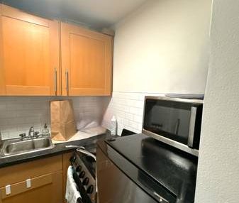 496 MONTROSE AVE. UNIT 26 - Studio/1Bath, Steps from TTC, *UTLS FREE* - Photo 3