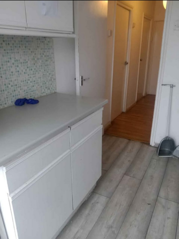 1 bedroom in a flat share to rent - Photo 3