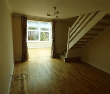 2 bedroom end of terrace house to rent - Photo 3