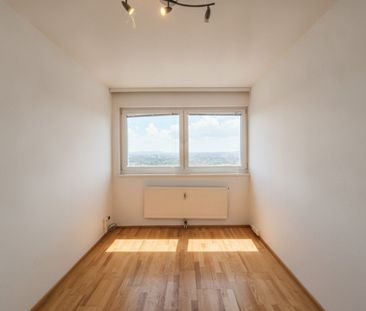 Wohnen über den Dächern der Stadt: 3-Zimmer-Wohnung mit Loggia im 1... - Foto 2