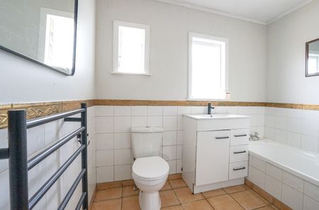 Full Fenced & Pet Friendly - Photo 3