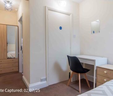 Room 10, 38 Heslington Road - Photo 3