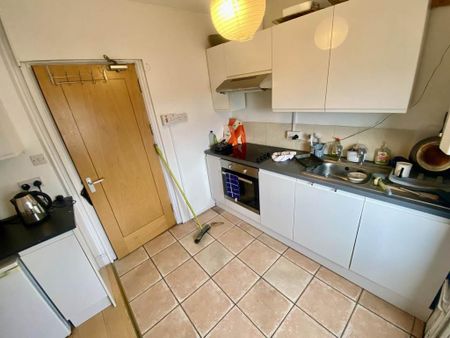 3 bedroom flat to rent - Photo 5