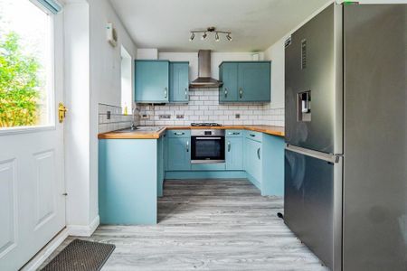 3 bedroom semi-detached house to rent - Photo 4