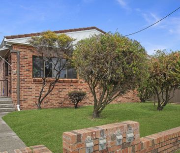 Two Bedroom Unit – Steps from the Beach! - Photo 6