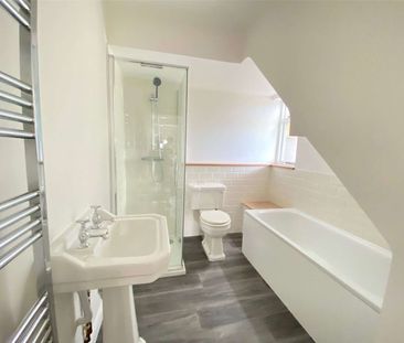 A charming listed cottage in the heart of Kent. - Photo 6