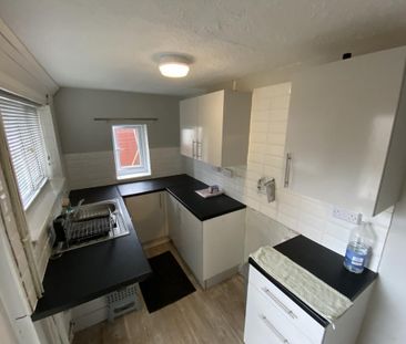 3 bedroom semi-detached house to rent - Photo 6