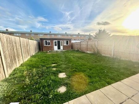 4 bedroom terraced house to rent - Photo 2