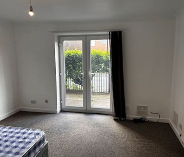 2 Bed Flat, Alexander Court, M5 - Photo 3