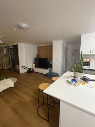 Surfers Paradise - Photo 1