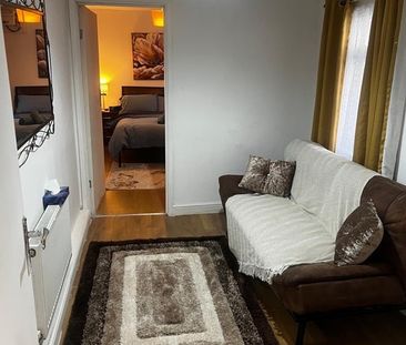1 Bed Flat, London, E13 - Photo 1