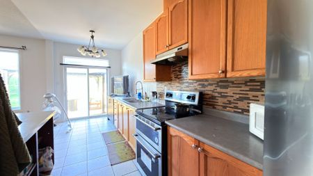 For Lease - 37 Seahorse Avenue, Brampton, Ontario - Photo 5