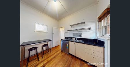 Enormous two-bedroom comfort with alluring Art Deco appeal - Photo 3