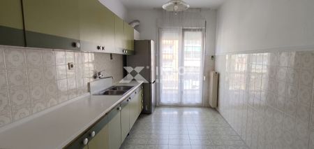 Μαρτίου: Ευρύχωρο Διαμέρισμα ΠΑΝΩ από το Μετρό – Ιδανικό για Επαγγελματική χρήση, επένδυση ή ιδιοκατοίκηση. - Photo 2