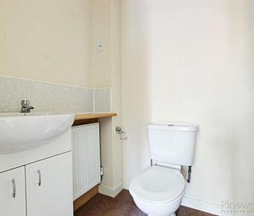 3 bedroom end of terrace house to rent - Photo 4