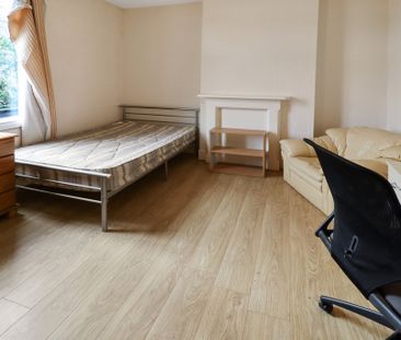 8 Bed Student Accommodation - Photo 6