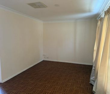 Spacious 3-Bed with Games Room! - Photo 6