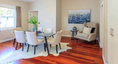 This sunny inviting family home - Photo 2