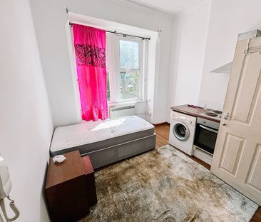 Studio Flat, Croydon Road, SE20 - Photo 1