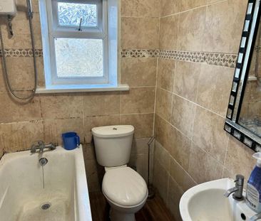 4 bedroom terraced house to rent - Photo 2
