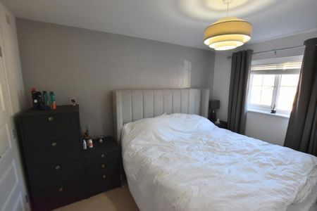 3 bedroom semi-detached house to rent - Photo 3