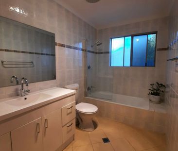 3 BEDROOM, 2 BATHROOM HOUSE IN LARAPINTA ON QUIET STREET - Photo 4